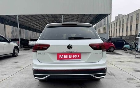 Volkswagen Tiguan II, 2022 год, 1 800 018 рублей, 5 фотография