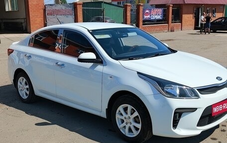 KIA Rio IV, 2018 год, 1 350 000 рублей, 2 фотография