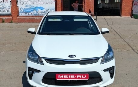 KIA Rio IV, 2018 год, 1 350 000 рублей, 3 фотография