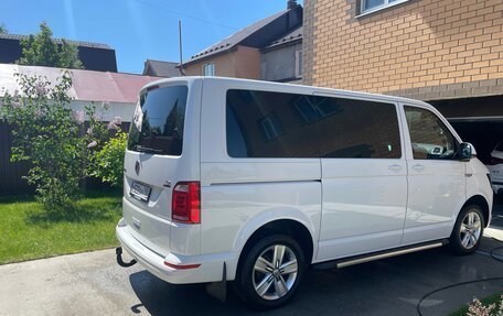 Volkswagen Multivan T6 рестайлинг, 2017 год, 4 550 000 рублей, 3 фотография
