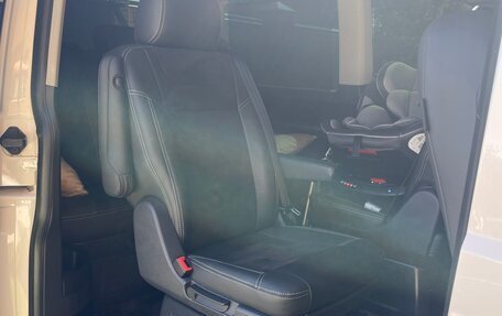 Volkswagen Multivan T6 рестайлинг, 2017 год, 4 550 000 рублей, 4 фотография
