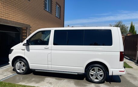 Volkswagen Multivan T6 рестайлинг, 2017 год, 4 550 000 рублей, 2 фотография