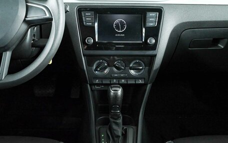 Skoda Rapid I, 2018 год, 1 560 000 рублей, 12 фотография