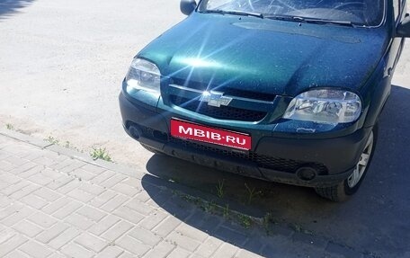 Chevrolet Niva I рестайлинг, 2004 год, 350 000 рублей, 1 фотография