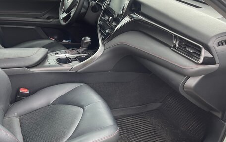 Toyota Camry, 2021 год, 3 300 000 рублей, 5 фотография