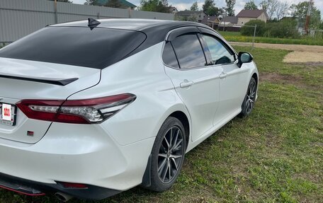 Toyota Camry, 2021 год, 3 300 000 рублей, 4 фотография
