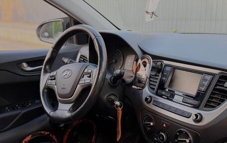 Hyundai Solaris II рестайлинг, 2017 год, 1 200 000 рублей, 8 фотография