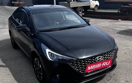 Hyundai Solaris II рестайлинг, 2021 год, 1 950 000 рублей, 2 фотография