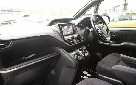 Toyota Voxy III, 2014 год, 1 749 000 рублей, 13 фотография
