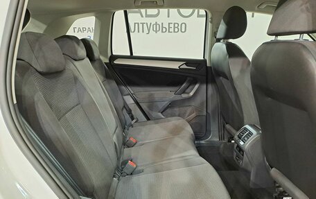Volkswagen Tiguan II, 2020 год, 2 690 000 рублей, 17 фотография