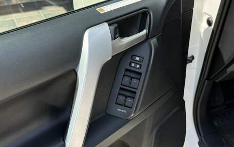 Toyota Land Cruiser Prado 150 рестайлинг 2, 2018 год, 4 700 000 рублей, 10 фотография