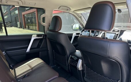 Toyota Land Cruiser Prado 150 рестайлинг 2, 2018 год, 4 700 000 рублей, 26 фотография