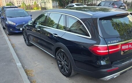 Mercedes-Benz E-Класс, 2017 год, 2 950 000 рублей, 4 фотография