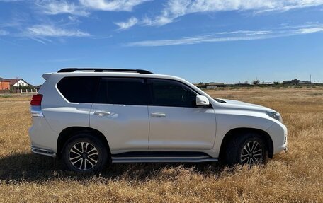 Toyota Land Cruiser Prado 150 рестайлинг 2, 2010 год, 2 430 000 рублей, 10 фотография