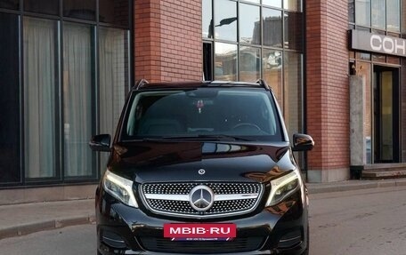 Mercedes-Benz V-Класс, 2017 год, 4 290 000 рублей, 2 фотография