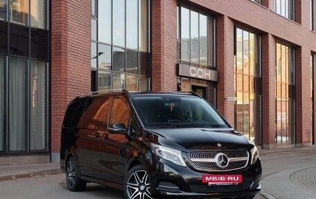 Mercedes-Benz V-Класс, 2017 год, 4 290 000 рублей, 3 фотография