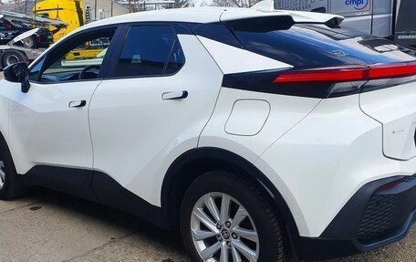 Toyota C-HR, 2023 год, 2 000 000 рублей, 3 фотография