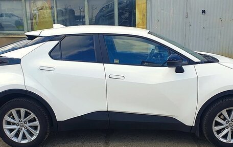 Toyota C-HR, 2023 год, 2 000 000 рублей, 6 фотография