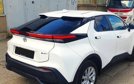 Toyota C-HR, 2023 год, 2 000 000 рублей, 5 фотография