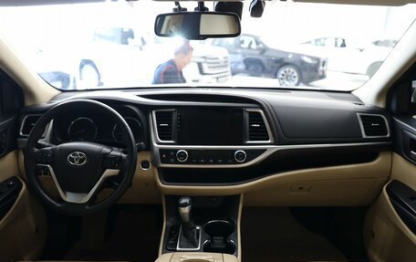 Toyota Highlander III, 2014 год, 2 890 000 рублей, 17 фотография
