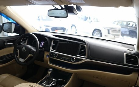 Toyota Highlander III, 2014 год, 2 890 000 рублей, 16 фотография