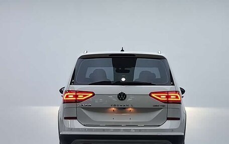 Volkswagen Touran III, 2022 год, 1 800 018 рублей, 5 фотография