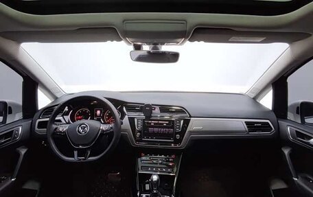Volkswagen Touran III, 2022 год, 1 800 018 рублей, 8 фотография