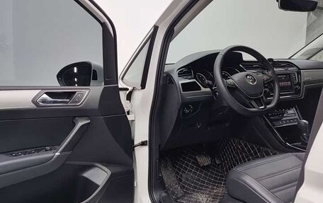 Volkswagen Touran III, 2022 год, 1 800 018 рублей, 7 фотография