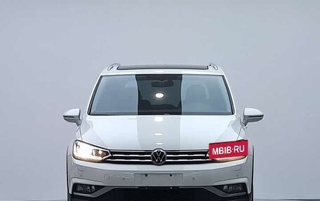 Volkswagen Touran III, 2022 год, 1 800 018 рублей, 2 фотография