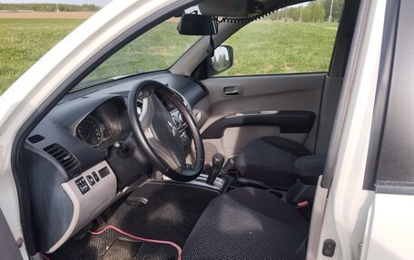 Mitsubishi L200 IV рестайлинг, 2012 год, 1 300 000 рублей, 6 фотография