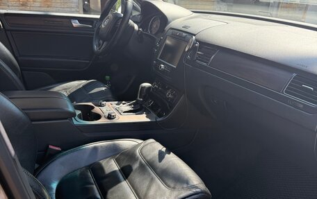 Volkswagen Touareg III, 2011 год, 1 350 000 рублей, 11 фотография