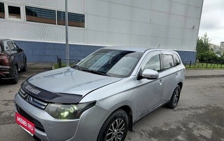 Mitsubishi Outlander III рестайлинг 3, 2013 год, 1 020 000 рублей, 2 фотография