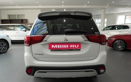 Mitsubishi Outlander III рестайлинг 3, 2021 год, 3 480 000 рублей, 5 фотография