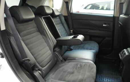 Mitsubishi Outlander III рестайлинг 3, 2021 год, 3 480 000 рублей, 13 фотография