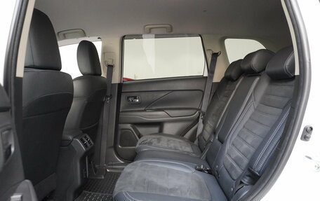 Mitsubishi Outlander III рестайлинг 3, 2021 год, 3 480 000 рублей, 11 фотография