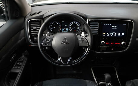 Mitsubishi Outlander III рестайлинг 3, 2021 год, 3 480 000 рублей, 18 фотография