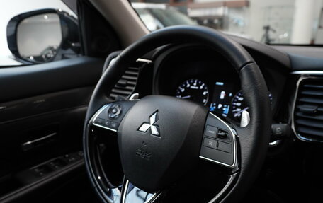 Mitsubishi Outlander III рестайлинг 3, 2021 год, 3 480 000 рублей, 16 фотография