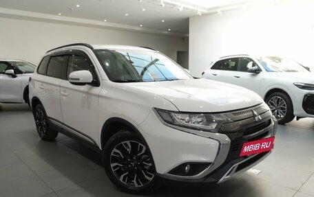 Mitsubishi Outlander III рестайлинг 3, 2021 год, 3 480 000 рублей, 3 фотография