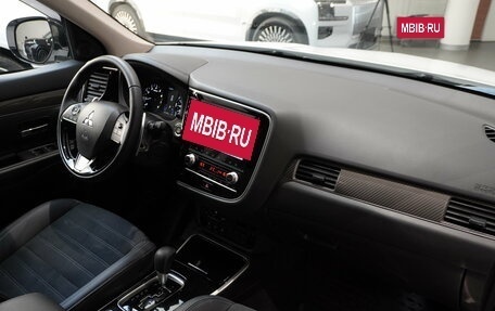 Mitsubishi Outlander III рестайлинг 3, 2021 год, 3 480 000 рублей, 15 фотография
