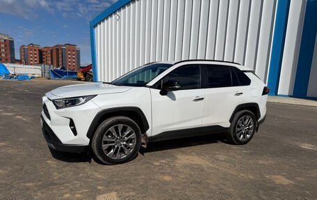 Toyota RAV4, 2021 год, 4 000 000 рублей, 2 фотография