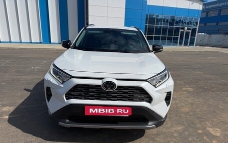 Toyota RAV4, 2021 год, 4 000 000 рублей, 3 фотография