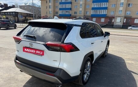 Toyota RAV4, 2021 год, 4 000 000 рублей, 9 фотография