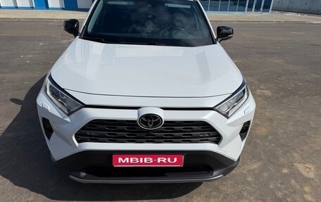 Toyota RAV4, 2021 год, 4 000 000 рублей, 4 фотография