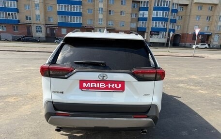 Toyota RAV4, 2021 год, 4 000 000 рублей, 10 фотография