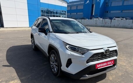 Toyota RAV4, 2021 год, 4 000 000 рублей, 6 фотография