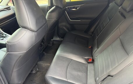 Toyota RAV4, 2021 год, 4 000 000 рублей, 16 фотография