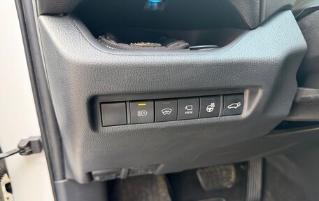 Toyota RAV4, 2021 год, 4 000 000 рублей, 17 фотография