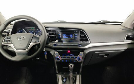 Hyundai Elantra VI рестайлинг, 2017 год, 1 380 000 рублей, 10 фотография