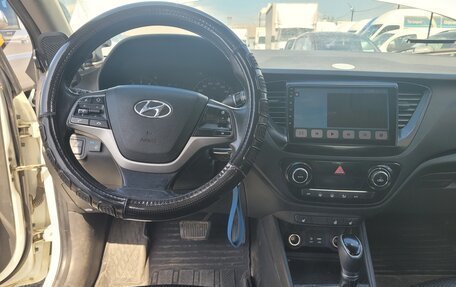 Hyundai Solaris II рестайлинг, 2017 год, 860 000 рублей, 3 фотография