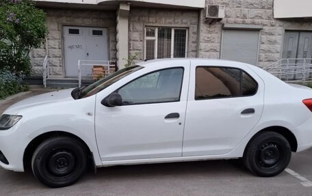 Renault Logan II, 2018 год, 650 000 рублей, 3 фотография